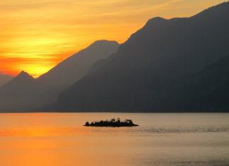 All about the Garda Lake: depth, origin and mysteries Storia, origine, profondità del Lago di Garda