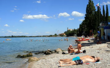 The best beaches of Desenzano del Garda