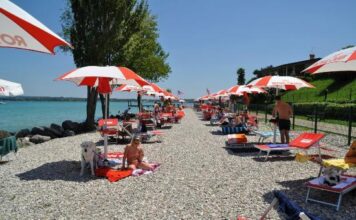Dog-friendly beaches on Lake Garda Bracco Baldo Beach a Peschiera del Garda