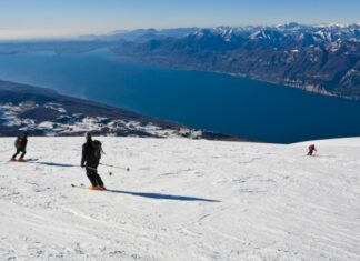Skiing with a view of Lake Garda Sciare al lago di garda
